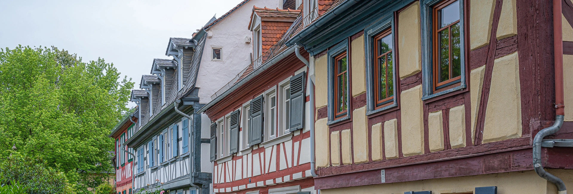 Gedämmtes Wohnhaus mit Satteldach